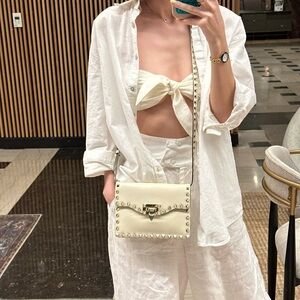 Valentino Garavani Flip Lock Vitello Rockstud
Off White Shoulder Flap Bag